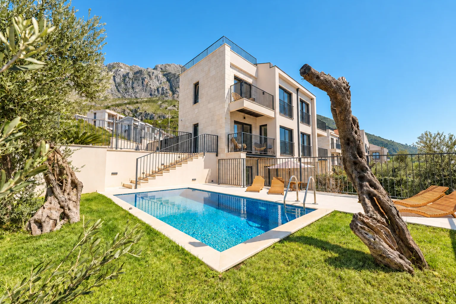 Privatni bazen i mediteranska bašta – Villa Lumina