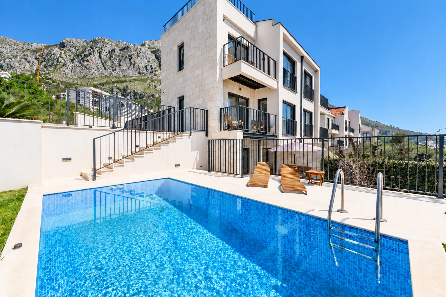 Privatni bazen i mediteranska bašta – Villa Lumina