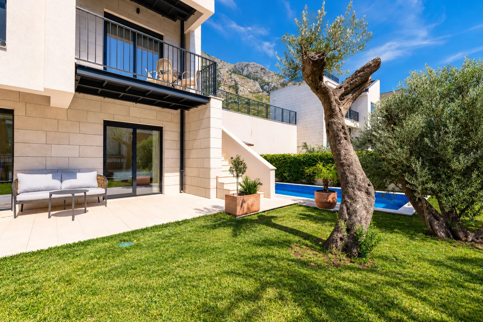 Mediteranska bašta sa maslinama – Villa MonteMare